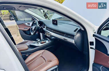 Позашляховик / Кросовер Audi Q7 2016 в 