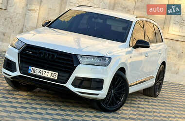 Позашляховик / Кросовер Audi Q7 2016 в 