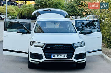 Позашляховик / Кросовер Audi Q7 2016 в 