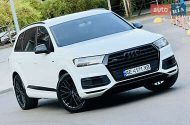 Позашляховик / Кросовер Audi Q7 2016 в 