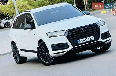 Позашляховик / Кросовер Audi Q7 2016 в 