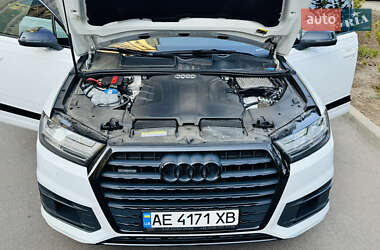 Позашляховик / Кросовер Audi Q7 2016 в 