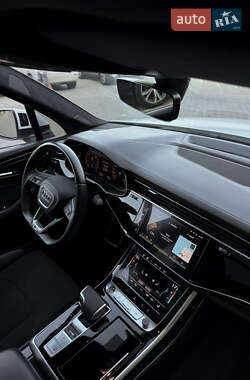 Внедорожник / Кроссовер Audi Q7 2021 в 