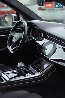 Внедорожник / Кроссовер Audi Q7 2021 в 