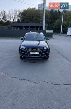 Внедорожник / Кроссовер Audi Q7 2012 в 