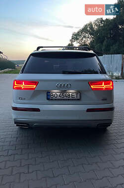 Внедорожник / Кроссовер Audi Q7 2015 в 