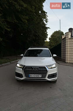 Внедорожник / Кроссовер Audi Q7 2015 в 