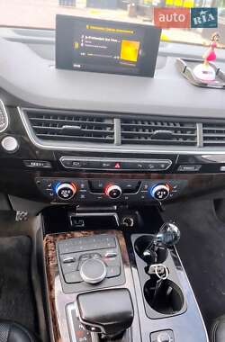Позашляховик / Кросовер Audi Q7 2016 в 