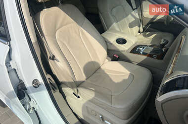 Позашляховик / Кросовер Audi Q7 2015 в 