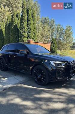 Позашляховик / Кросовер Audi Q7 2025 в 