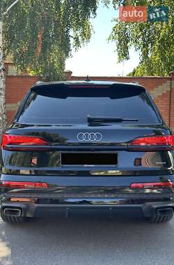 Позашляховик / Кросовер Audi Q7 2025 в 