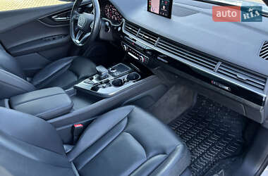 Позашляховик / Кросовер Audi Q7 2018 в 