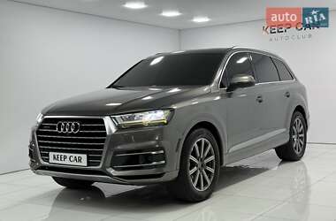 Позашляховик / Кросовер Audi Q7 2017 в 