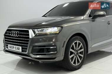 Позашляховик / Кросовер Audi Q7 2017 в 