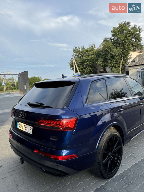 Позашляховик / Кросовер Audi Q7 2019 в Ужгороді
