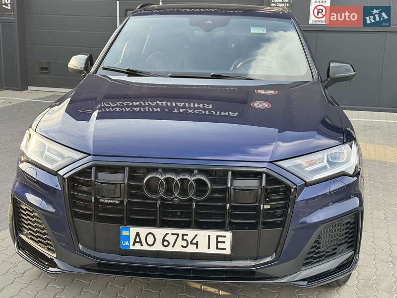 Позашляховик / Кросовер Audi Q7 2019 в Ужгороді