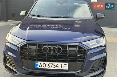 Позашляховик / Кросовер Audi Q7 2019 в 