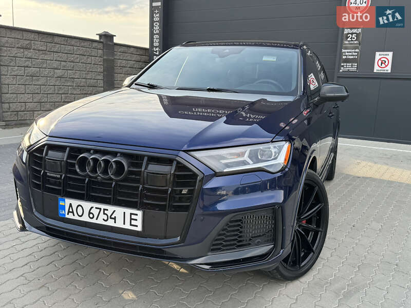 Позашляховик / Кросовер Audi Q7 2019 в Ужгороді