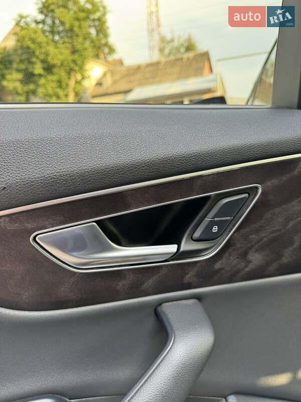 Позашляховик / Кросовер Audi Q7 2019 в Ужгороді