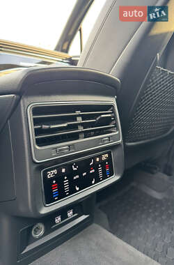 Позашляховик / Кросовер Audi Q7 2019 в 