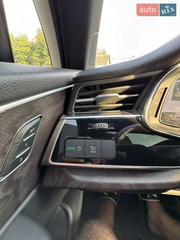 Позашляховик / Кросовер Audi Q7 2019 в Ужгороді