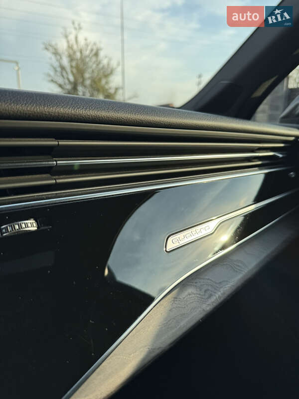 Позашляховик / Кросовер Audi Q7 2019 в Ужгороді
