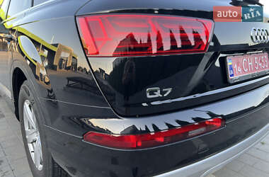 Позашляховик / Кросовер Audi Q7 2017 в 