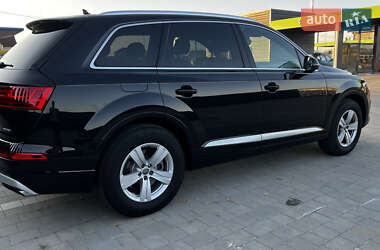 Позашляховик / Кросовер Audi Q7 2017 в 