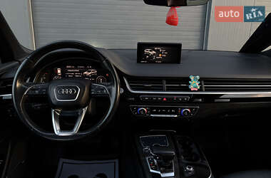 Внедорожник / Кроссовер Audi Q7 2017 в 