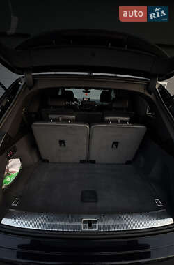Внедорожник / Кроссовер Audi Q7 2017 в 