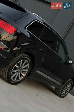 Внедорожник / Кроссовер Audi Q7 2017 в 