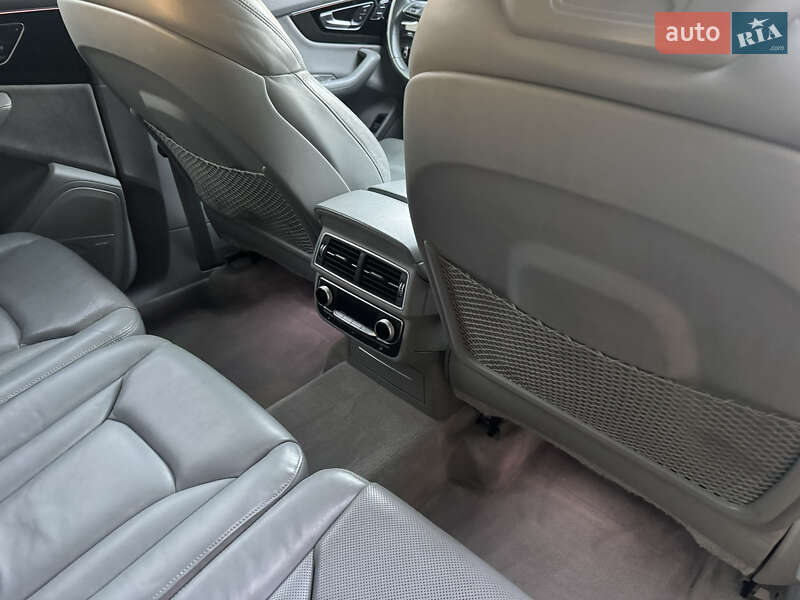 Внедорожник / Кроссовер Audi Q7 2016 в Полтаве