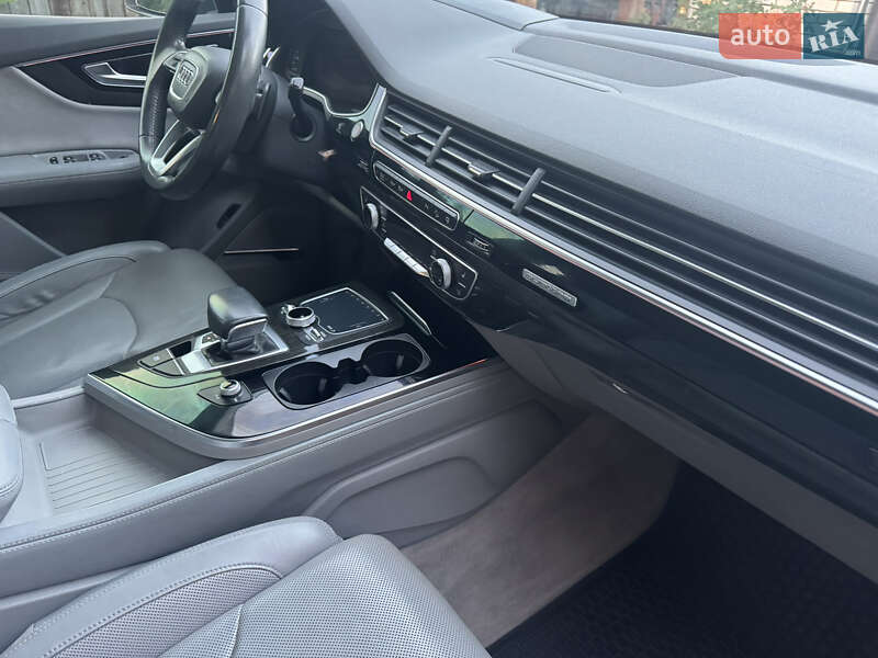 Внедорожник / Кроссовер Audi Q7 2016 в Полтаве