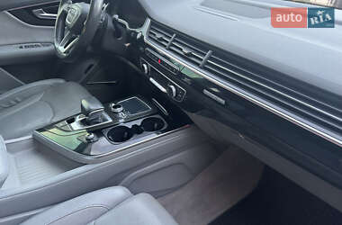 Позашляховик / Кросовер Audi Q7 2016 в 