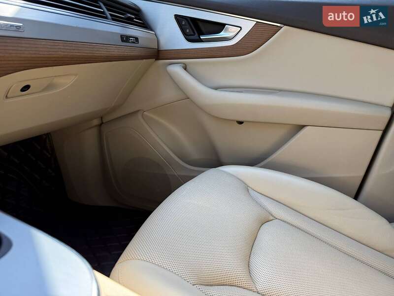 Внедорожник / Кроссовер Audi Q7 2017 в Ровно