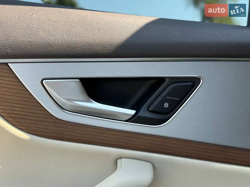 Позашляховик / Кросовер Audi Q7 2017 в Рівному