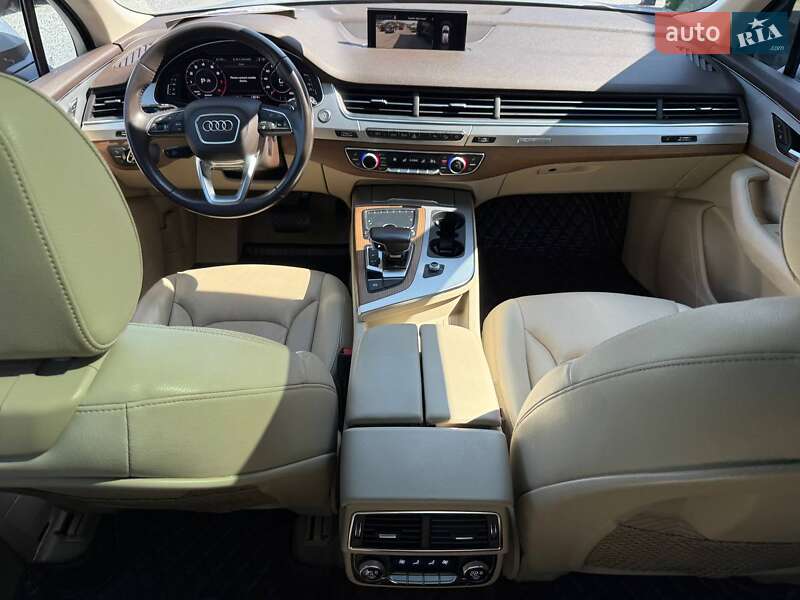 Внедорожник / Кроссовер Audi Q7 2017 в Ровно