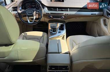 Внедорожник / Кроссовер Audi Q7 2017 в 