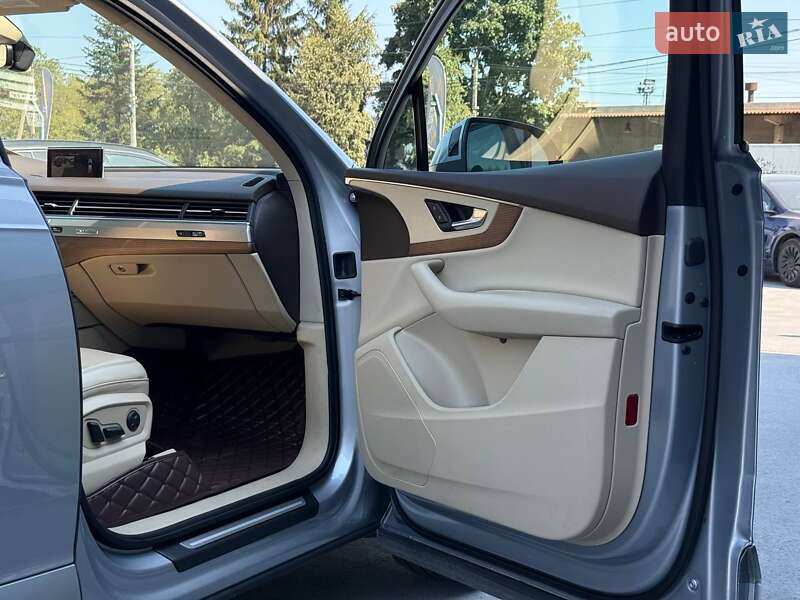 Внедорожник / Кроссовер Audi Q7 2017 в Ровно