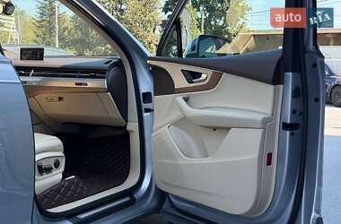 Внедорожник / Кроссовер Audi Q7 2017 в 