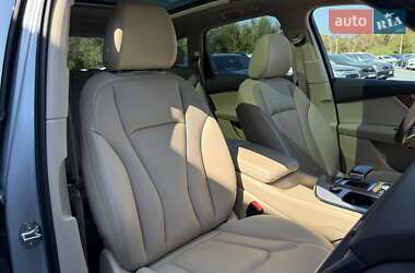Внедорожник / Кроссовер Audi Q7 2017 в 