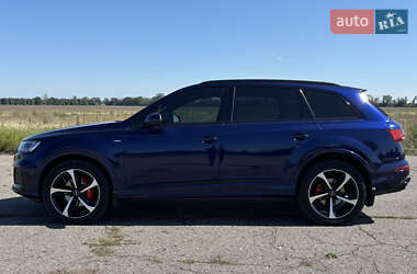 Позашляховик / Кросовер Audi Q7 2021 в 