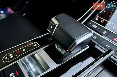 Позашляховик / Кросовер Audi Q7 2021 в 