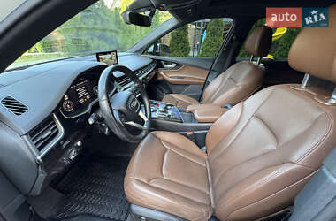 Внедорожник / Кроссовер Audi Q7 2016 в 