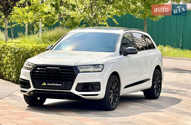 Позашляховик / Кросовер Audi Q7 2018 в 