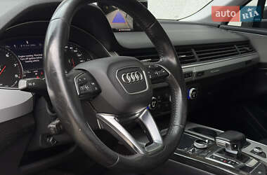 Позашляховик / Кросовер Audi Q7 2017 в 