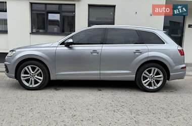 Позашляховик / Кросовер Audi Q7 2017 в 