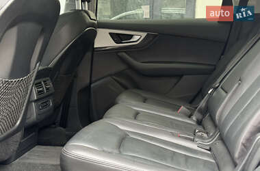 Позашляховик / Кросовер Audi Q7 2017 в 