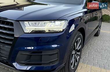 Позашляховик / Кросовер Audi Q7 2019 в 