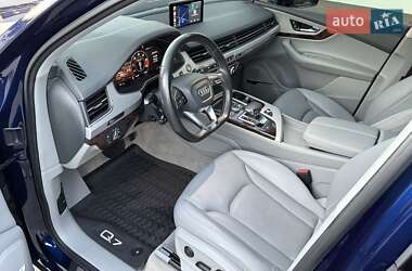 Позашляховик / Кросовер Audi Q7 2019 в 